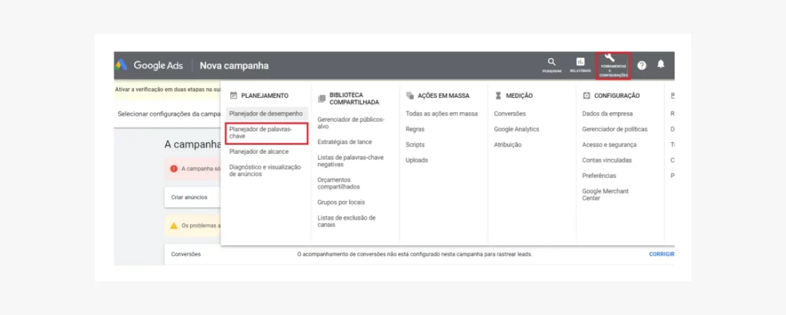 Keyword Planner 4: imagem da parte interna do Google Ads, com destaque para a aba no canto superior direito de configurações e, em seguida, outro destaque para a opção de planejador de palavras-chave.